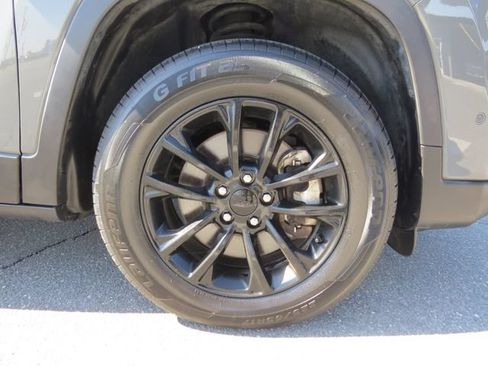 Used 2023 Jeep Cherokee Altitude Lux AWD/4WD image 10