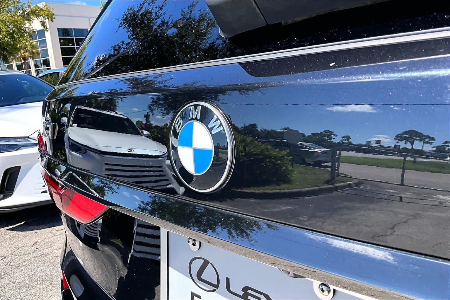 Used 2021 BMW X7 M50i w/ Executive Package AWD/4WD image 31