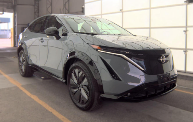 Used 2024 Nissan Ariya AWD image 3