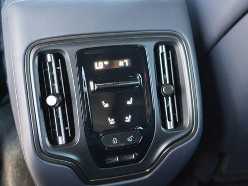 Used 2025 Aston Martin DBX 707 image 34