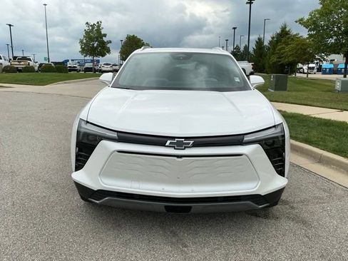 Used 2024 Chevrolet Blazer EV LT AWD/4WD image 9