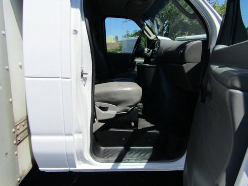 Used 2006 Ford E-450 and Econoline 450 RWD image 8