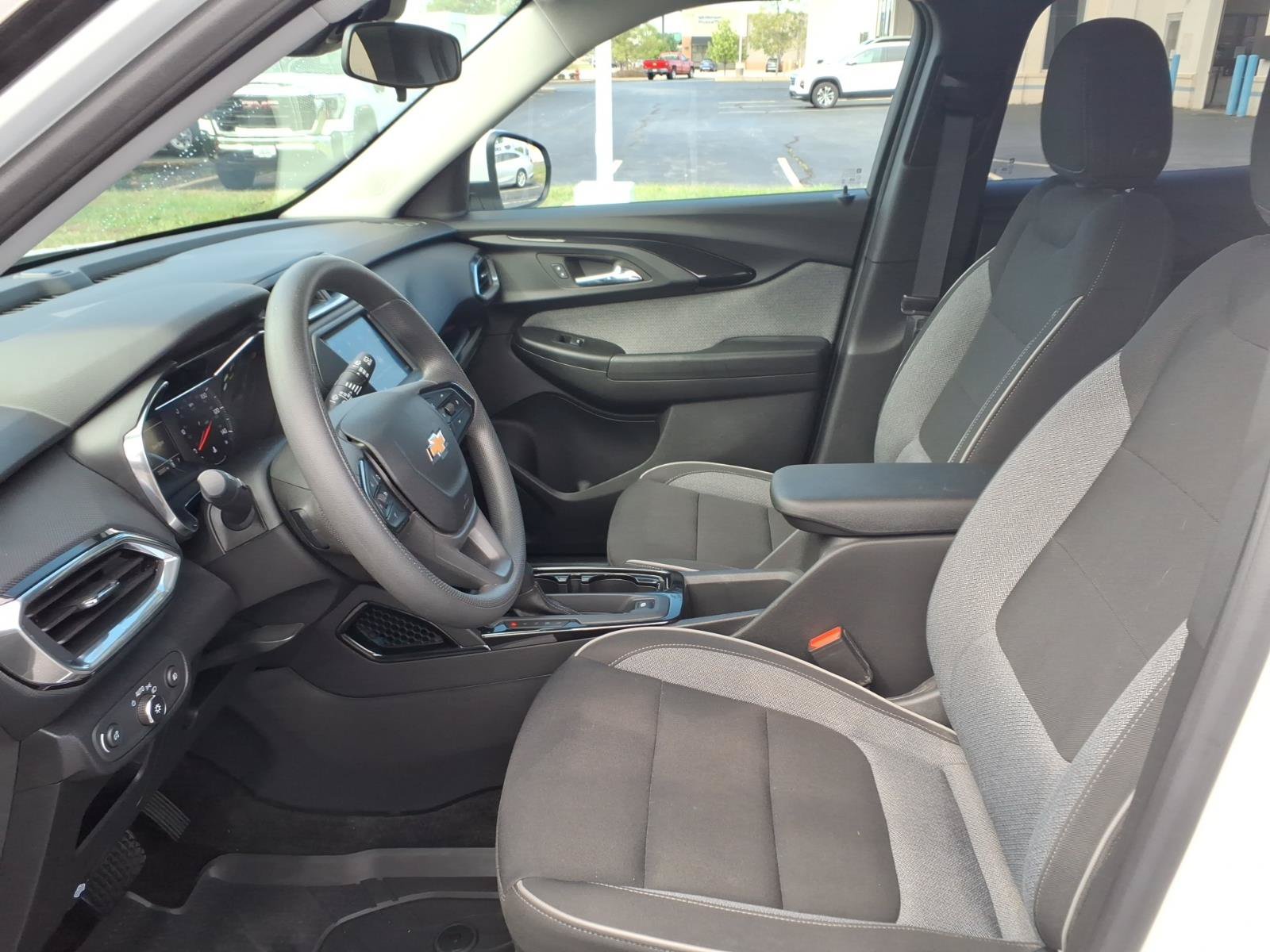 Used 2023 Chevrolet TrailBlazer LT FWD image 25