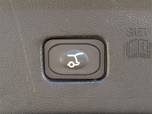 Used 2020 Ford Edge SEL w/ Convenience Package image 9