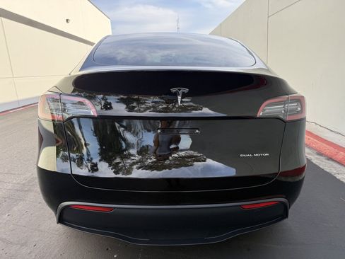 Used 2023 Tesla Model Y AWD image 9