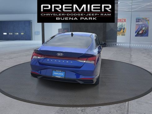 Used 2023 Hyundai Elantra SEL w/ Convenience Package FWD image 7