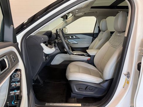 Used 2025 Ford Explorer Platinum w/ LUX Leather Package AWD/4WD image 20