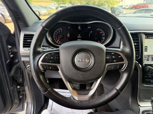 Used 2018 Jeep Grand Cherokee Altitude AWD/4WD image 12