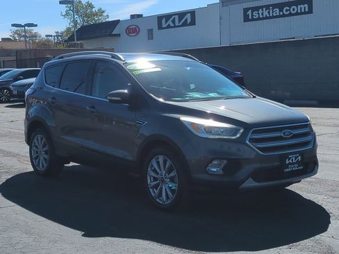 Used 2017 Ford Escape Titanium image 3