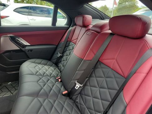 Used 2024 BMW 740i image 13