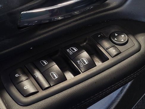 Used 2019 Dodge Grand Caravan SE FWD image 27