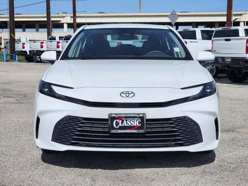 Used 2025 Toyota Camry LE image 2