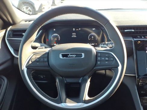 New 2025 Jeep Grand Cherokee 4WD image 11