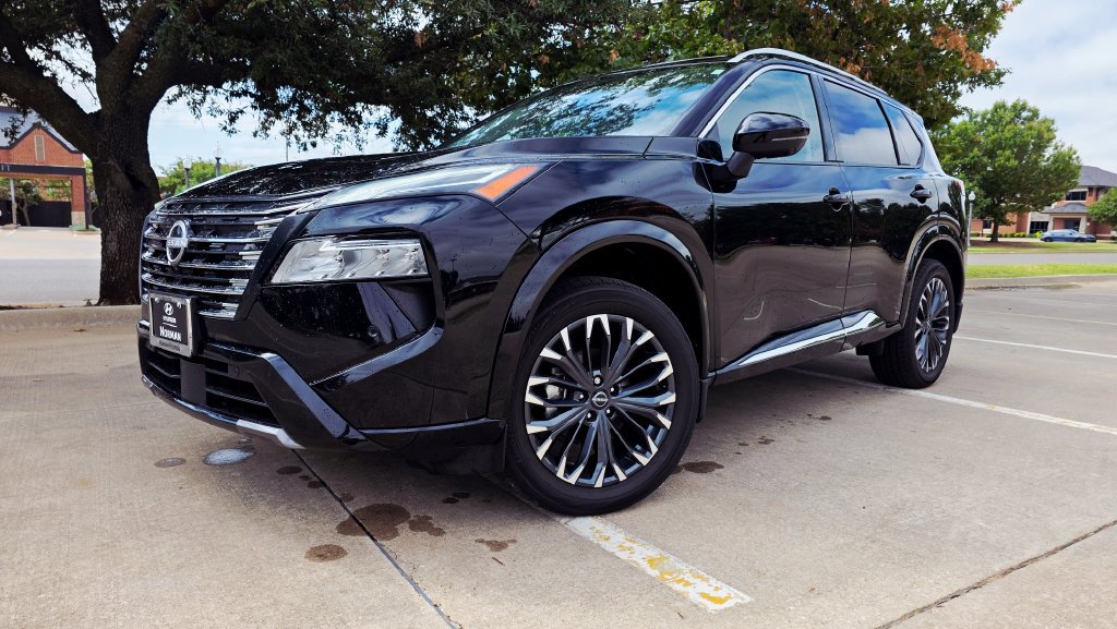 Used 2024 Nissan Rogue Platinum AWD/4WD image 1