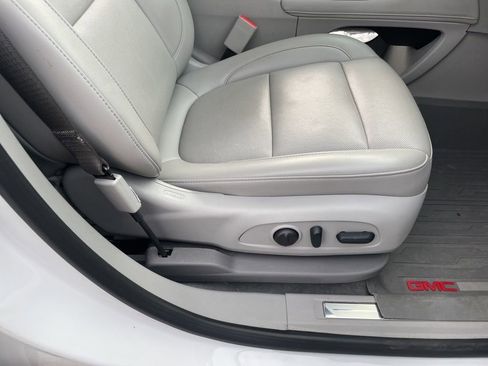 Used 2023 GMC Acadia SLT w/ Technology Package image 39