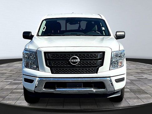 Used 2023 Nissan Titan SV RWD image 3