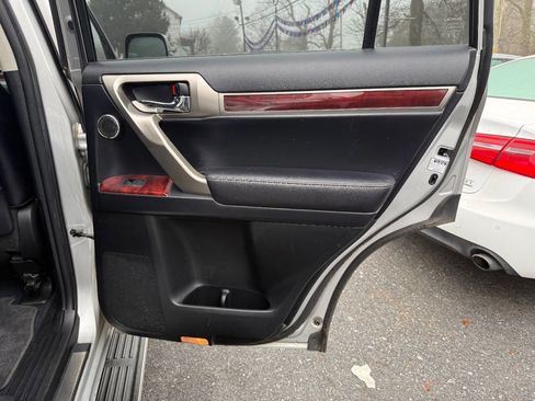 Used 2011 Lexus GX 460 Premium image 18