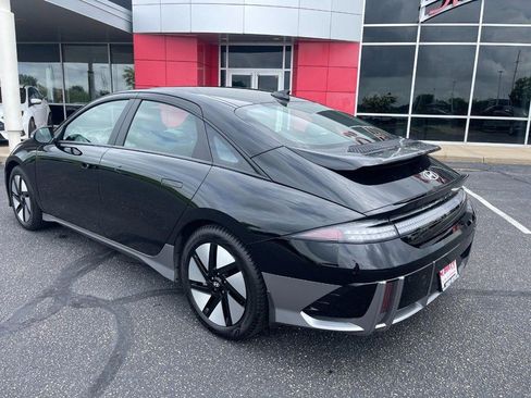 Used 2024 Hyundai Ioniq 6 SE RWD image 4