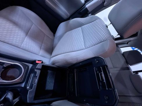 Used 2022 Toyota Tacoma SR image 28