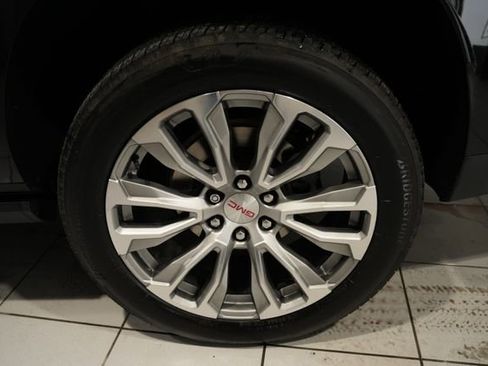 Used 2021 GMC Yukon XL Denali w/ Denali Premium Package AWD/4WD image 13