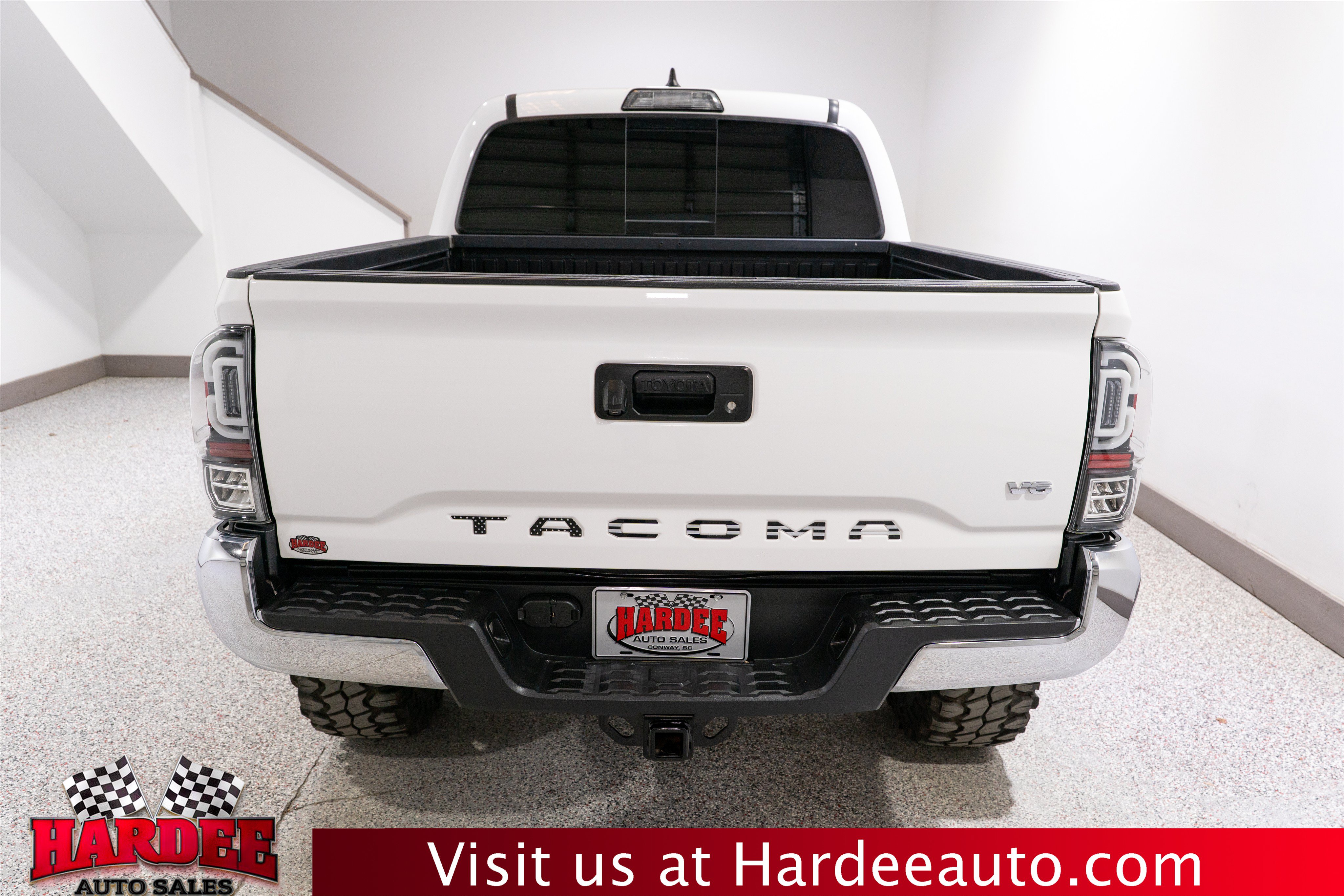 Used 2018 Toyota Tacoma TRD Off-Road AWD/4WD image 4