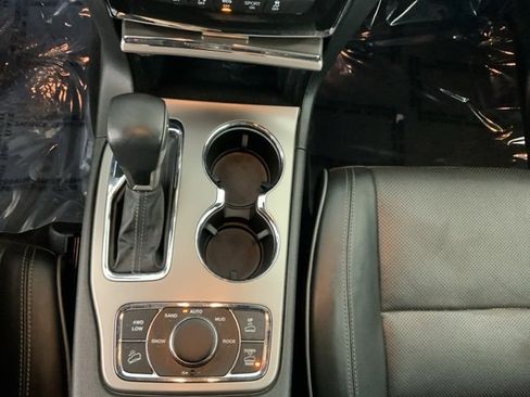 Used 2021 Jeep Grand Cherokee Overland image 19