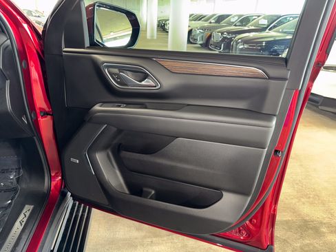 Used 2023 Chevrolet Tahoe High Country RWD image 9
