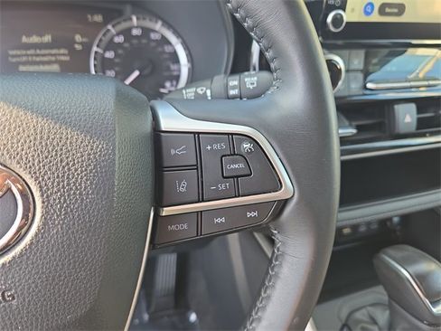 Used 2024 Toyota Highlander LE image 20