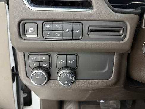 Used 2022 Chevrolet Tahoe LT w/ LT Signature Plus Package AWD/4WD image 9