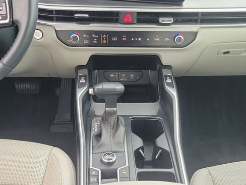 Used 2024 Kia Sorento S w/ Panoramic Sunroof Package FWD image 19