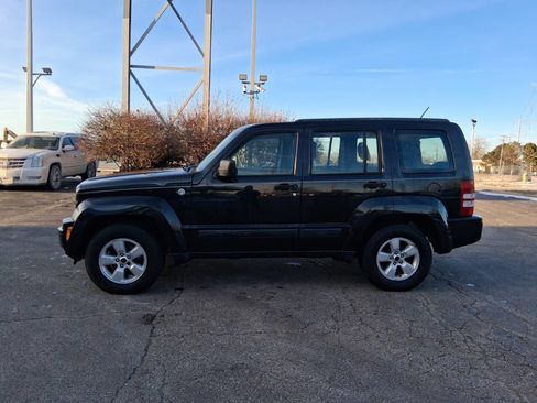 Used 2012 Jeep Liberty Sport image 4