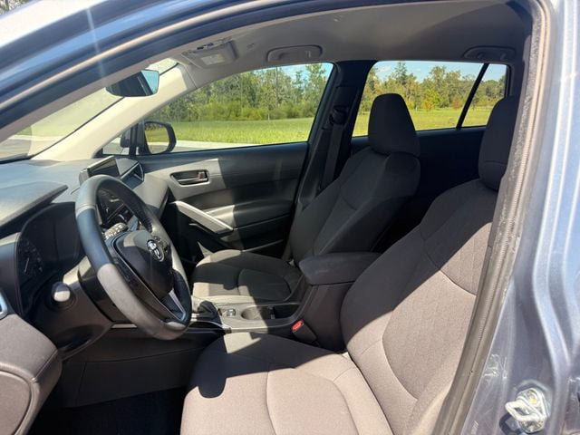 Used 2025 Toyota Corolla Cross LE FWD image 9