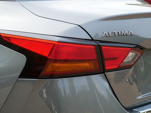 Certified 2023 Nissan Altima 2.5 SV w/ SV Premium Package AWD/4WD image 17