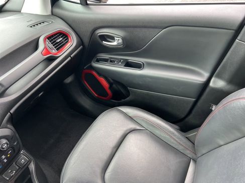 Used 2019 Jeep Renegade Trailhawk image 27
