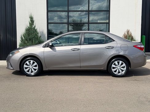 Used 2016 Toyota Corolla LE FWD image 2