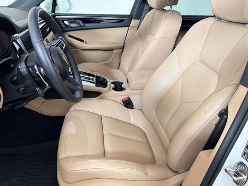 Used 2025 Porsche Macan image 5