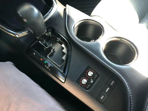 Used 2013 Toyota Avalon XLE Touring FWD image 22