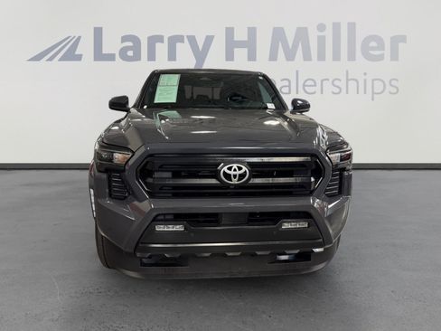 Certified 2025 Toyota Tacoma SR5 AWD/4WD image 8