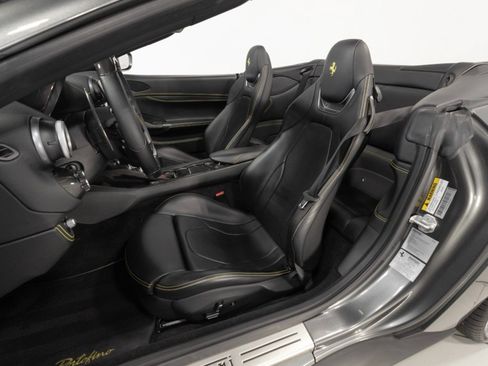 Used 2020 Ferrari Portofino RWD image 3