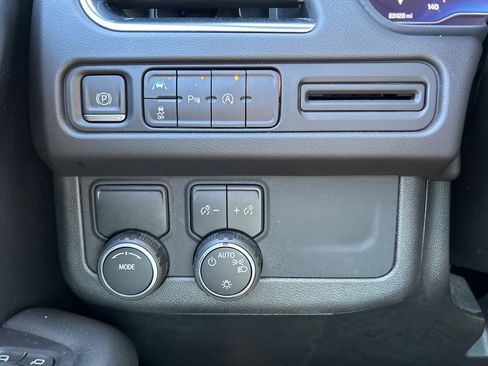 Used 2023 Chevrolet Suburban LT image 23