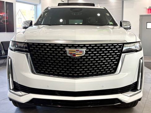Used 2023 Cadillac Escalade Premium Luxury image 2