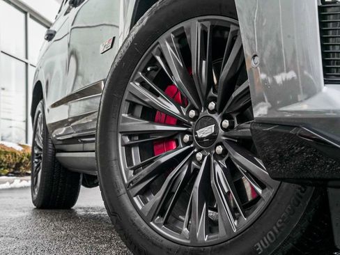 Used 2023 Cadillac Escalade V w/ LPO, ONYX Package image 10