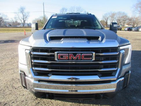 New 2026 GMC Sierra 2500 SLE w/ SLE Value Package; AWD/4WD image 11