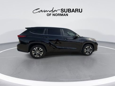 Used 2023 Toyota Highlander XLE image 9