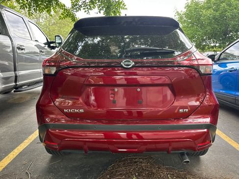Used 2021 Nissan Kicks SR w/ Exterior Package FWD image 5