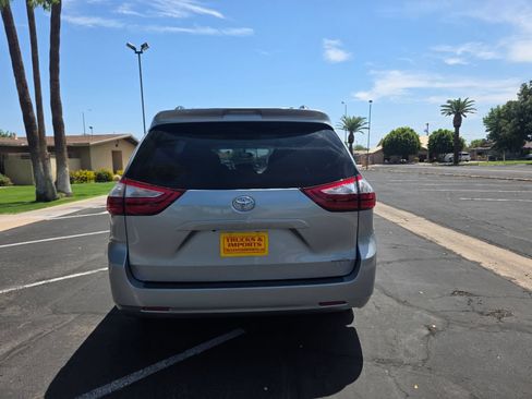 Used 2017 Toyota Sienna LE FWD image 10