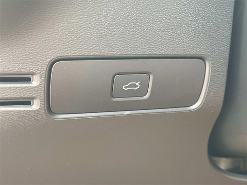 New 2026 Volvo XC40 B5 Plus w/ Protection Package Premier image 28