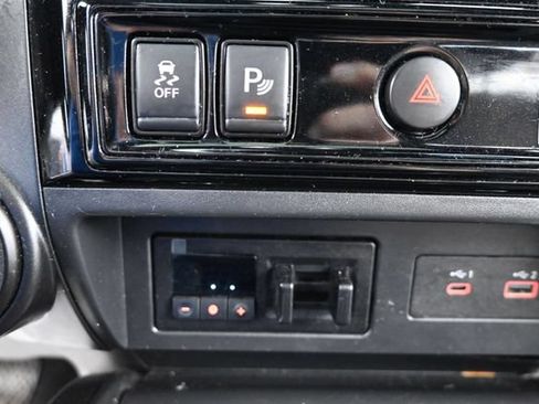 Used 2023 Nissan Titan PRO-4X w/ Pro-4x Convenience Package AWD/4WD image 17