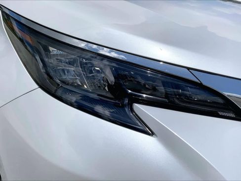 Used 2025 Toyota Sienna XLE w/ XLE Plus Package FWD image 27