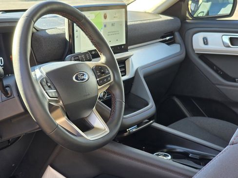 Used 2025 Ford Explorer Active image 15